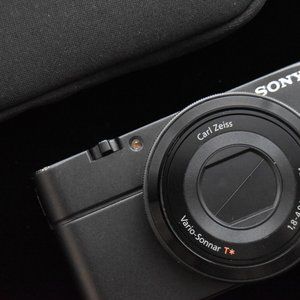 Sony Cyber-Shot DSC-RX100 20.2 Megapixel Compact Digital Camera 35 Languages 【N